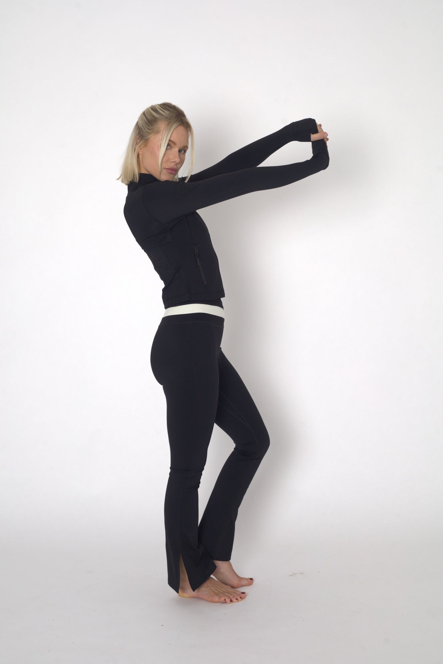 POWERFLOW CROPPED RUNNING JACKET BLACK